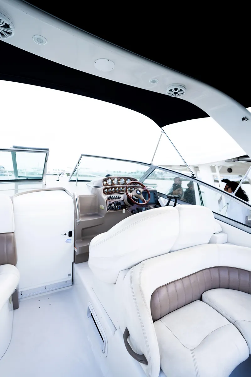 Slide: The Image of 2004 Four Winns Vista boat interior with helm and seating area. - 18