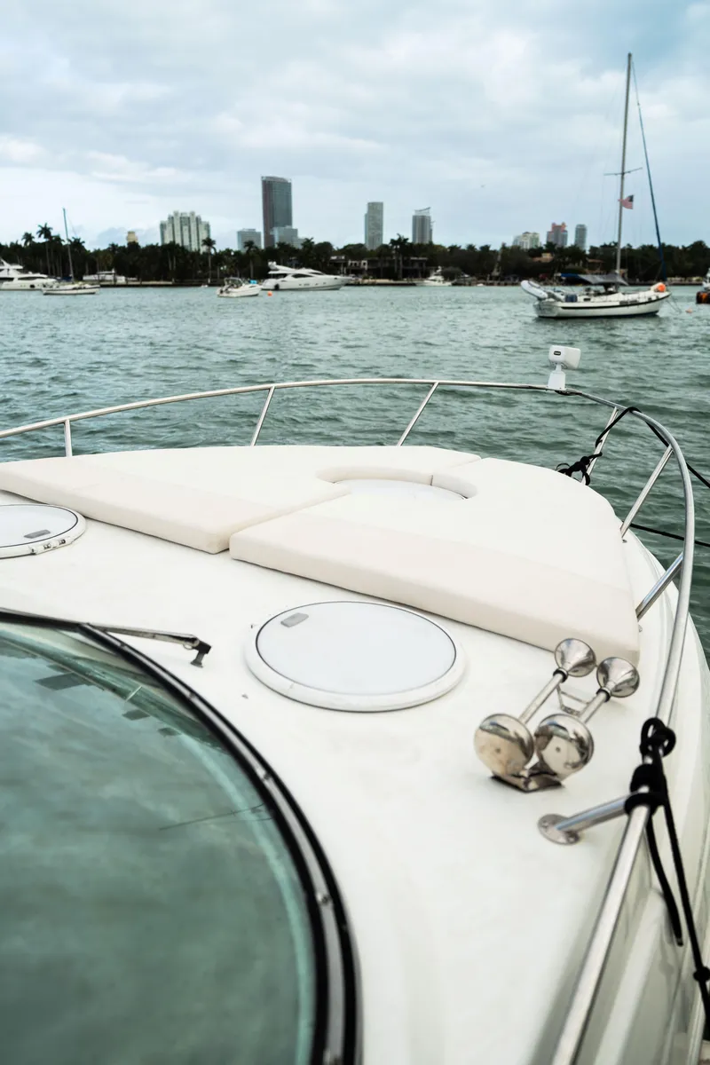 Slide: The Image of 2004 Four Winns Vista boat on water with city skyline in background. - 21