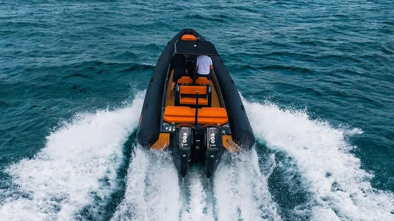 Slide: The Image of 2024 Onda Magna boat with dual engines cruising on the ocean. - 10