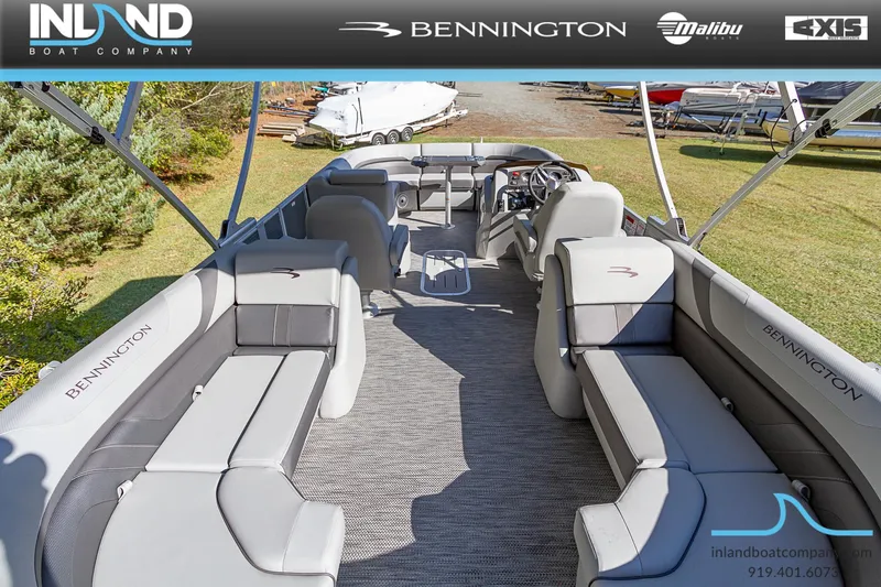 Slide: The Image of 2023 Bennington 22 SXSR pontoon boat interior with spacious seating and modern design. - 8