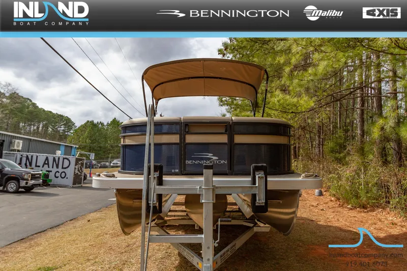 Slide: The Image of 2023 Bennington 22 SXSB pontoon boat on trailer at Inland Boat Company. - 4