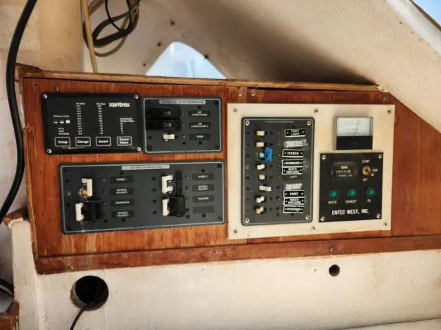 Slide: The Image of Electrical control panel on a 2000 Ocean Cat 49 boat. - 40