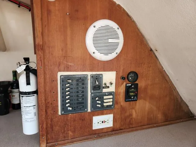 Slide: The Image of Control panel of a 2000 Ocean Cat 49 boat with fire extinguisher. - 41