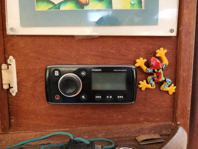 Slide: The Image of Fusion MS-RA200 marine stereo on Ocean Cat 49 boat, with colorful frog decoration. - 42