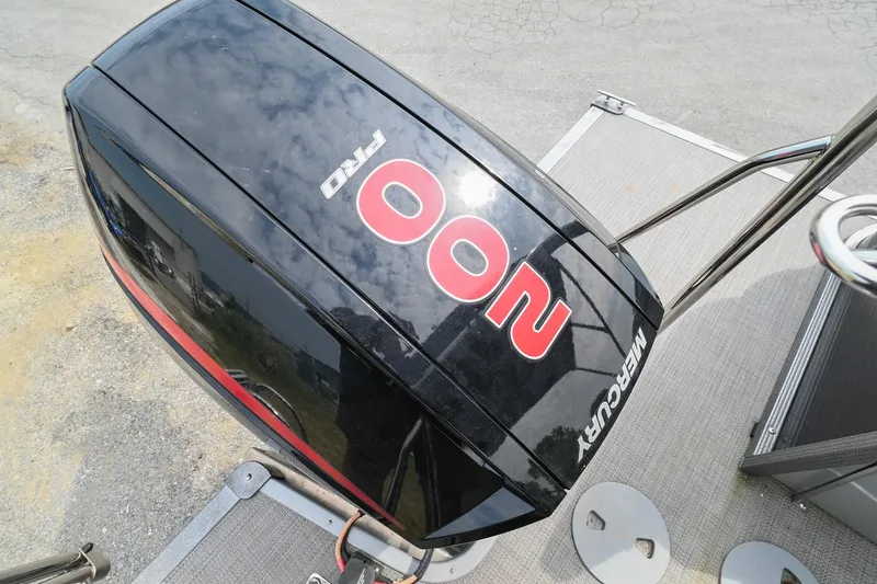 Slide: The Image of Mercury 200 Pro outboard motor on 2022 Manitou 25 Oasis VP boat. - 6