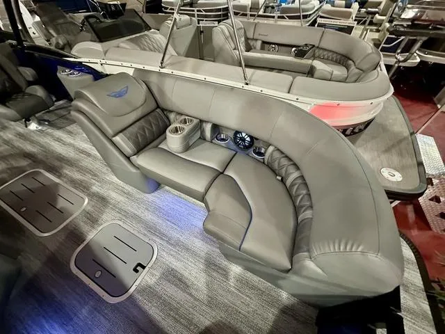 Slide: The Image of 2025 Bennington 24 LXSBA pontoon boat with luxurious seating and modern design. - 10