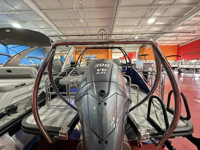 Slide: The Image of 2025 Bennington 24 LXSBA boat with 300 V6 engine in showroom. - 29