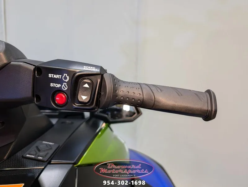 Slide: The Image of Close-up of 2024 Yamaha VX® Limited HO handlebar controls. - 20
