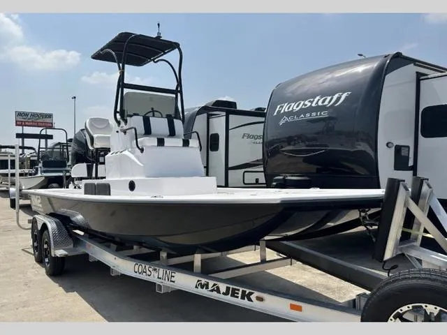 Slide: The Image of Majek M2 ILLUSION 2024 - 4