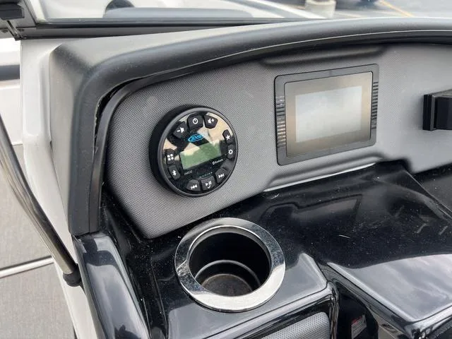 Slide: The Image of Yamaha SX195 2022 - 14