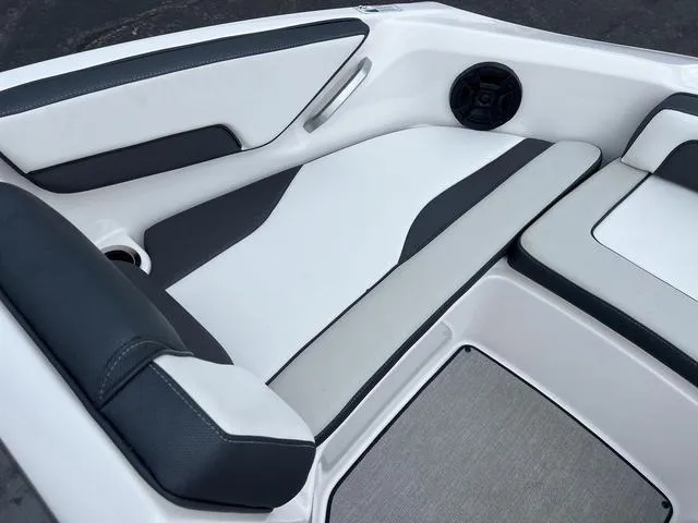 Slide: The Image of Yamaha SX195 2022 - 21