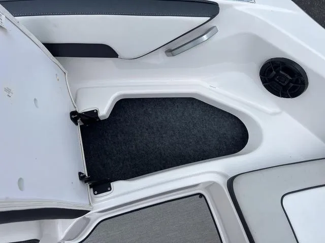 Slide: The Image of Yamaha SX195 2022 - 22