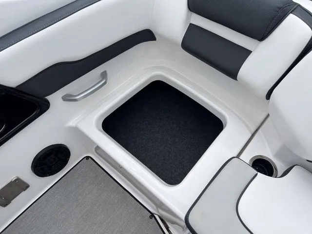 Slide: The Image of Yamaha SX195 2022 - 8