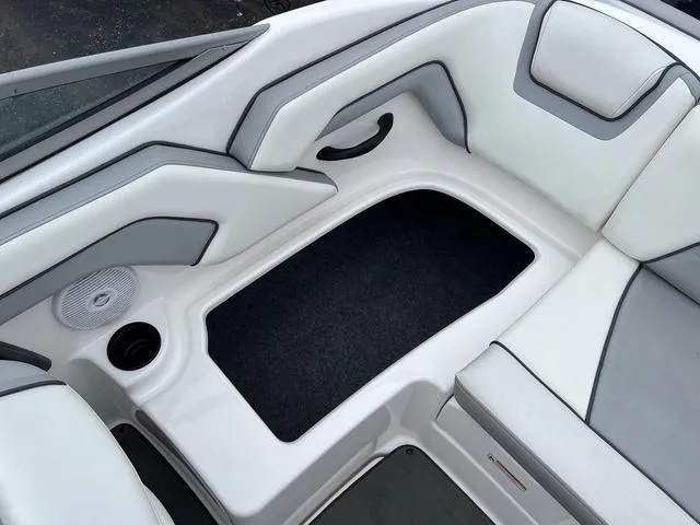 Slide: The Image of Yamaha SX190 2017 - 6