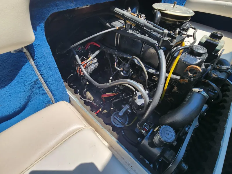 Slide: The Image of 1997 Sea Ray 175 Five Series boat engine compartment, detailed view. - 24