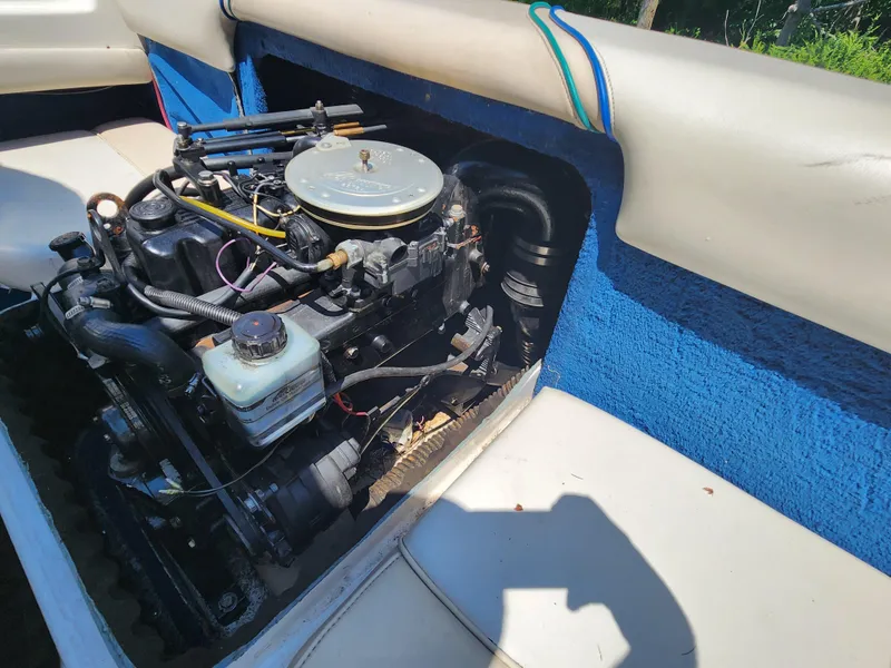Slide: The Image of Engine compartment of a 1997 Sea Ray 175 Five Series boat. - 25