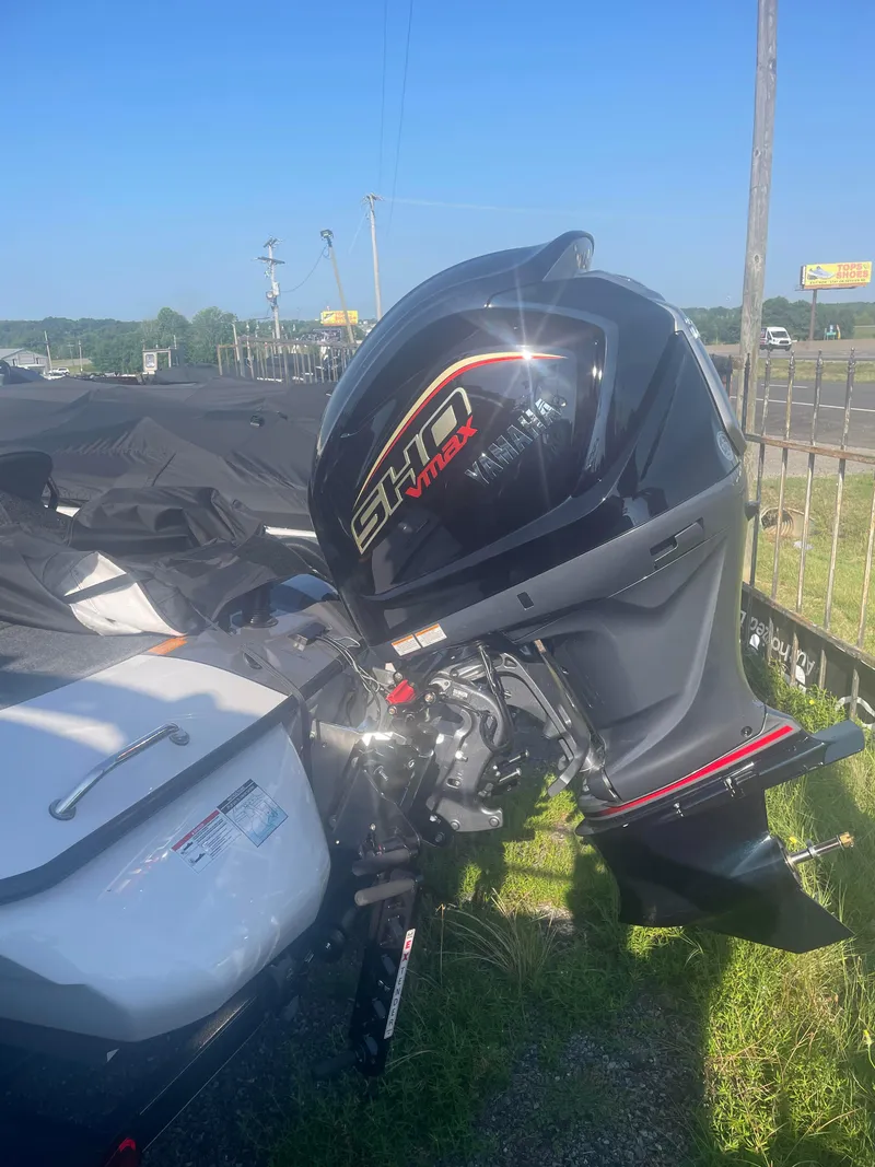 Slide: The Image of 2025 Skeeter ZXR 20 boat with SHD Max outboard motor. - 5