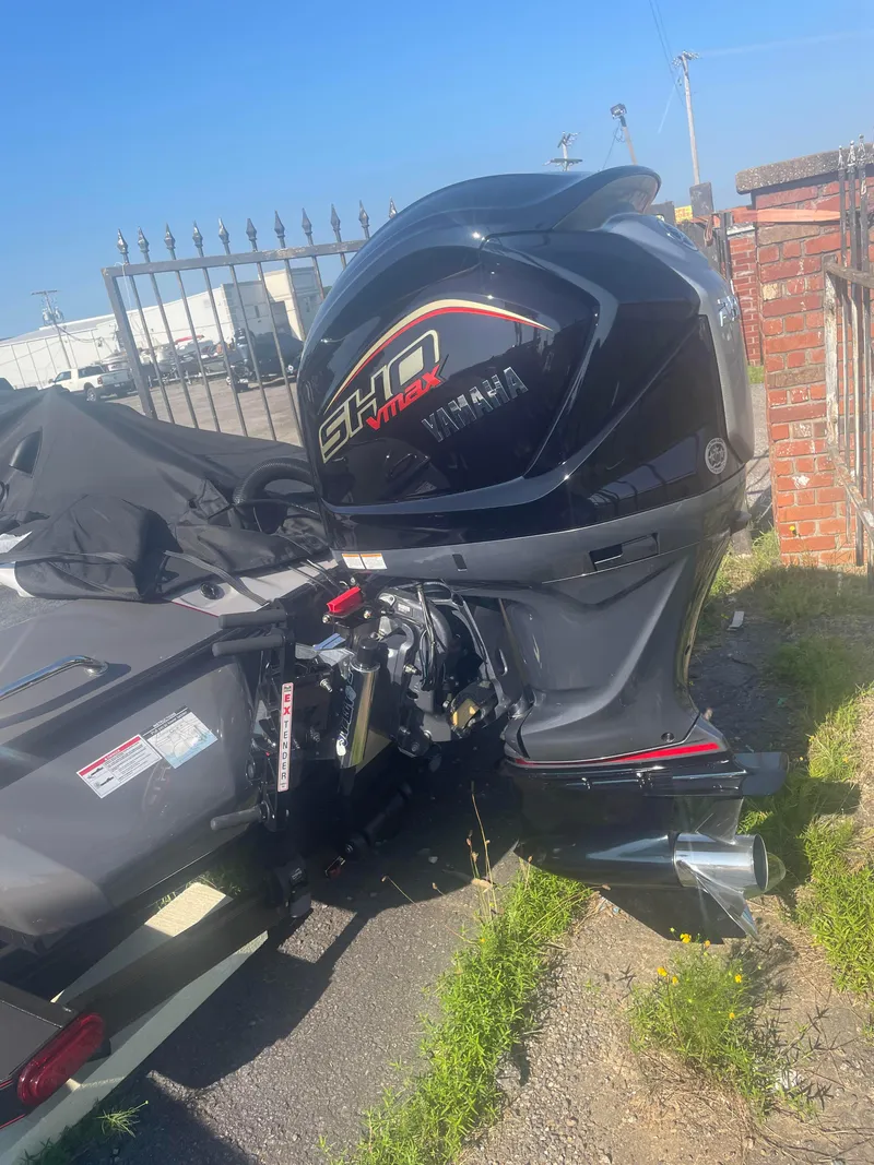 Slide: The Image of 2025 Skeeter ZXR21 boat with Yamaha SHO outboard motor. - 4