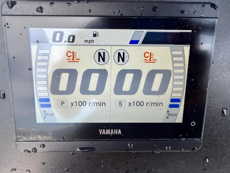 Slide: The Image of Yamaha display on 2025 Robalo R250 boat showing speed and RPM. - 18
