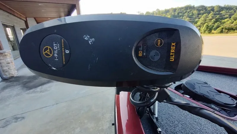 Slide: The Image of 2021 Vexus AVX1880 boat with Minn Kota Ultrex trolling motor. - 3