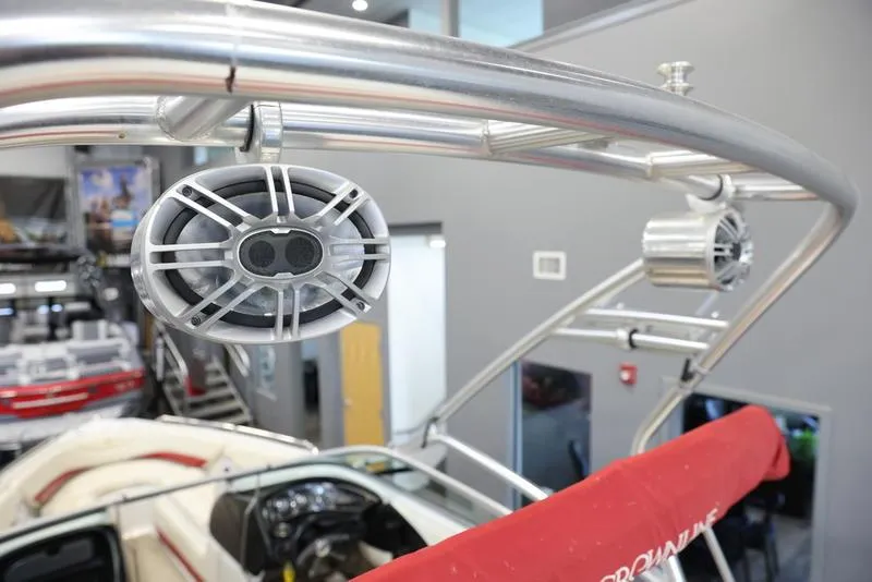 Slide: The Image of 2007 Crownline 23 SS boat with wakeboard tower speakers. - 10