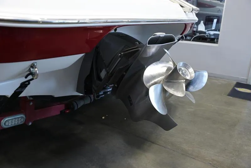 Slide: The Image of 2007 Crownline 23 SS boat stern with propeller in showroom. - 4