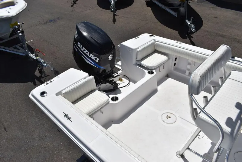 Slide: The Image of 2006 Pro-Line 21 Sport Center Console boat with Suzuki outboard motor. - 15