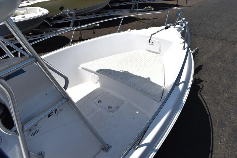 Slide: The Image of 2006 Pro-Line 21 Sport Center Console boat with spacious bow seating area. - 18