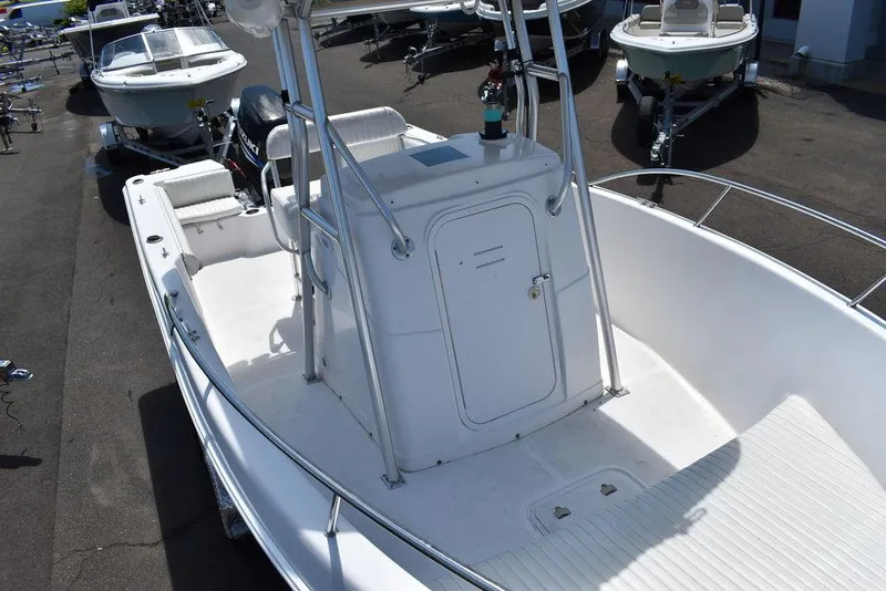 Slide: The Image of 2006 Pro-Line 21 Sport Center Console boat with white deck and seating. - 19