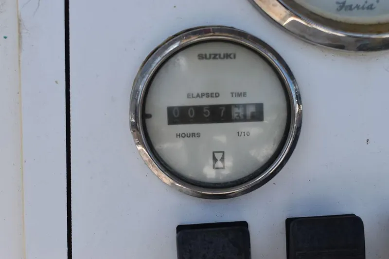 Slide: The Image of Suzuki elapsed time gauge on 2006 Pro-Line 21 Sport Center Console boat. - 38