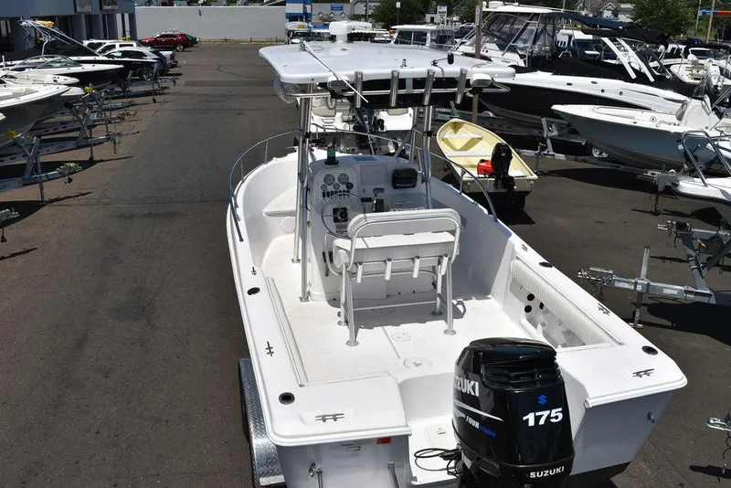 Slide: The Image of 2006 Pro-Line 21 Sport Center Console boat with Suzuki 175 outboard motor. - 8