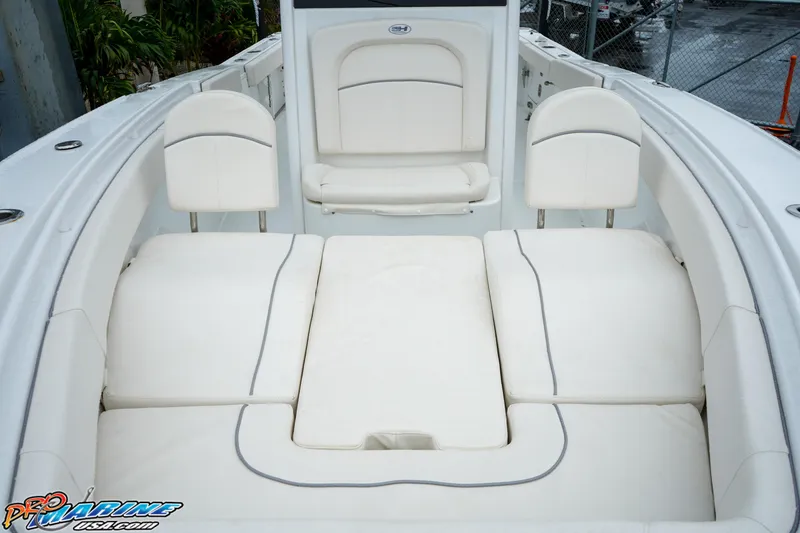 Slide: The Image of 2023 Sea Hunt Ultra 275 SE boat with spacious white seating area. - 25