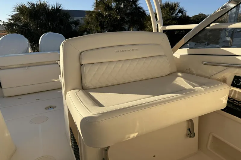 Slide: The Image of Grady-White Freedom 307 2025 - 15