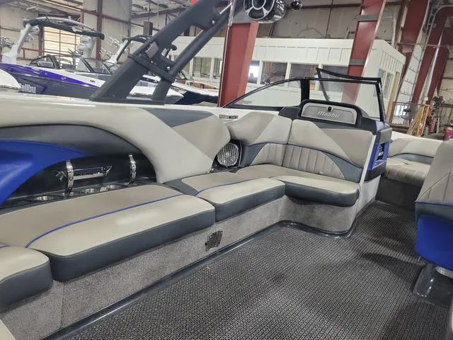 Slide: The Image of Interior of a 2015 Malibu 247 LSV boat with spacious seating and modern design. - 4