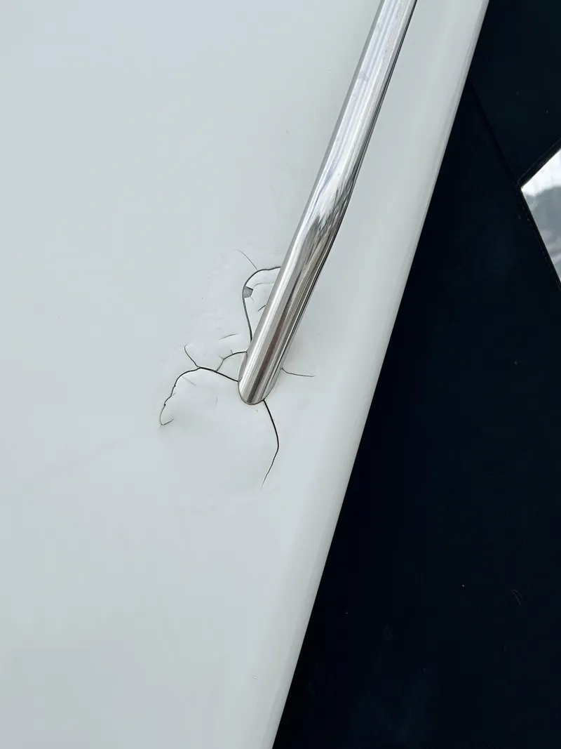 Slide: The Image of Cracked surface on 2000 Formula 34 PC boat with metal rod. - 10