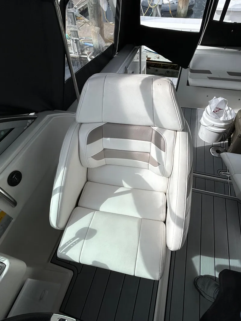 Slide: The Image of White captain's chair on 2000 Formula 34 PC boat, featuring sleek design and comfortable seating. - 15