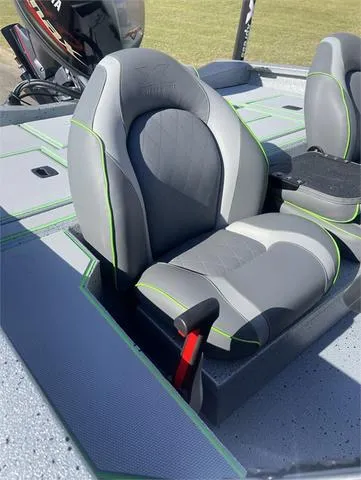 Slide: The Image of Xpress H17 W/Yamaha 90HP "SHO" 2024 - 10