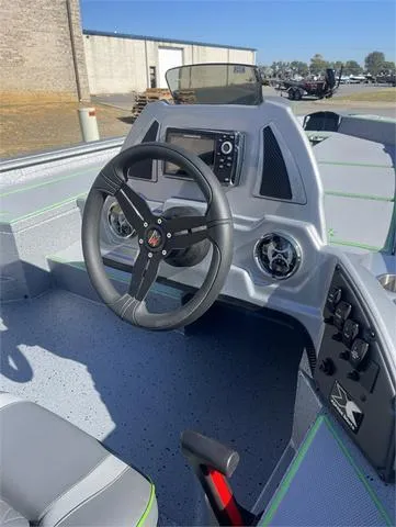 Slide: The Image of Xpress H17 W/Yamaha 90HP "SHO" 2024 - 8