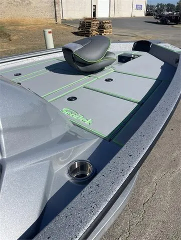 Slide: The Image of Xpress H17 W/Yamaha 90HP "SHO" 2024 - 9