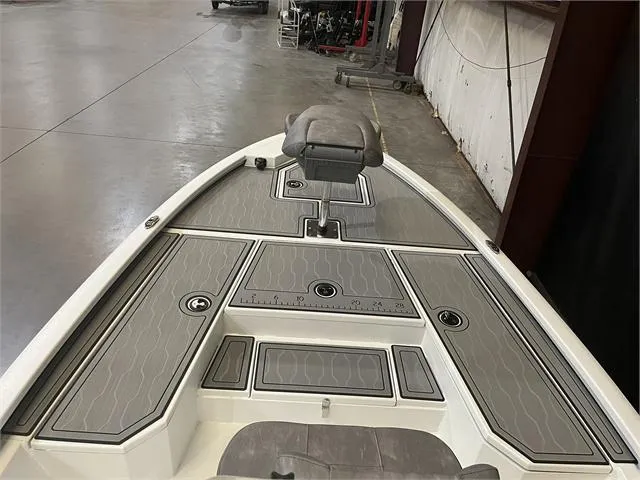 Slide: The Image of Avid 21FSX W/Yamaha 150 2024 - 5