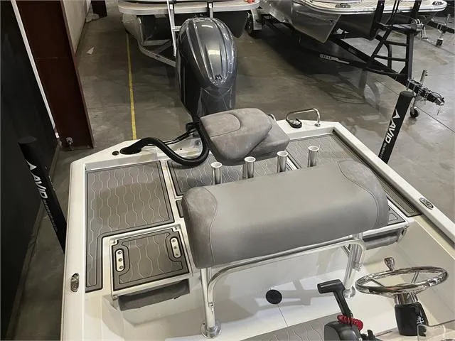 Slide: The Image of Avid 21FSX W/Yamaha 150 2024 - 8