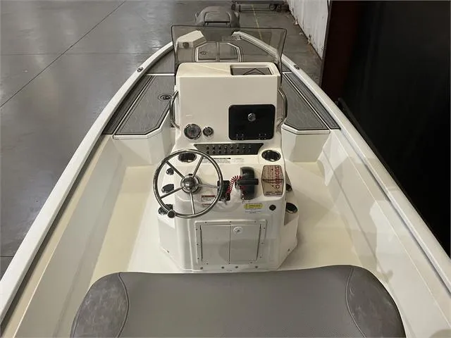 Slide: The Image of Avid 21FSX W/Yamaha 150 2024 - 9