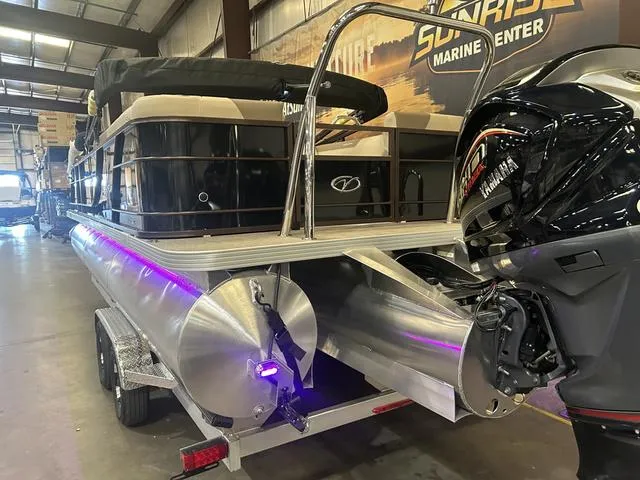 Slide: The Image of 2025 Veranda VR25RC pontoon boat with Yamaha 250 SHO engine in showroom. - 12