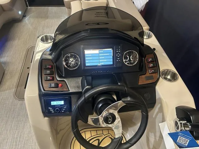 Slide: The Image of Veranda VR25RC 2025 boat dashboard with Yamaha 250 SHO engine controls and touchscreen display. - 20
