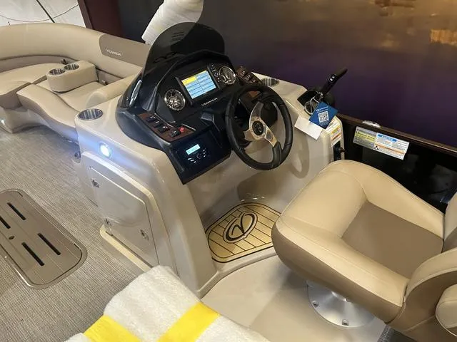 Slide: The Image of 2025 Veranda VR25RC boat helm with Yamaha 250 SHO engine, beige interior. - 25
