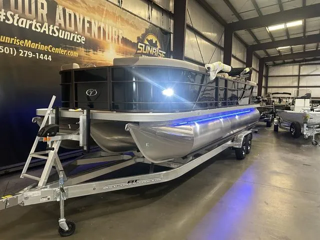 Slide: The Image of 2025 Veranda VR25RC pontoon boat with Yamaha 250 SHO engine on trailer in showroom. - 3
