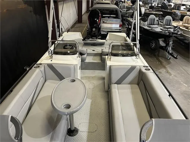 Slide: The Image of SeaArk 2472 Big Easy W/Suzuki 250 2024 - 23
