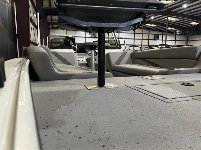 Slide: The Image of SeaArk 2472 Big Easy W/Suzuki 250 2024 - 27