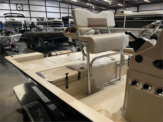 Slide: The Image of 2024 G3 Bay 18GX boat with Yamaha 115 SHO engine in showroom. - 5