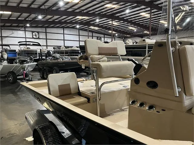 Slide: The Image of 2024 G3 Bay 18GX boat with Yamaha 115 SHO engine in showroom. - 6